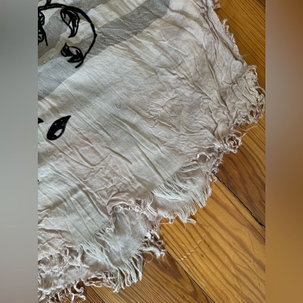 Leigh & Luca Scarf - Picture 6 of 10